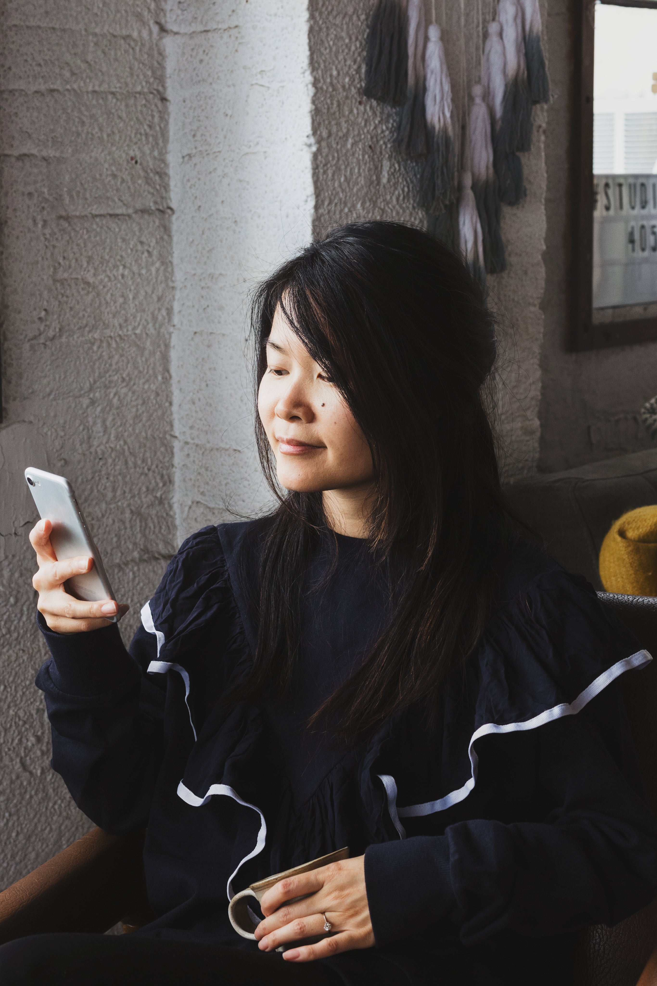files/a-woman-with-mobile-and-coffee.jpg